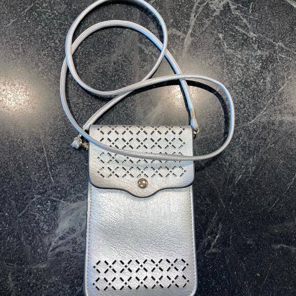 Silver crossbody, phone case EUC - Picture 2 of 8